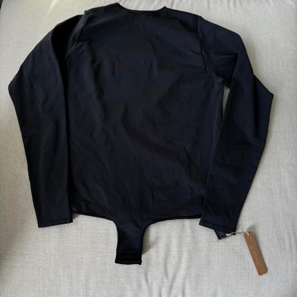 SKIMS ESSENTIAL CREW NECK LONG SLEEVE BODYSUIT NWT S/M Onyx Black - Picture 6 of 8